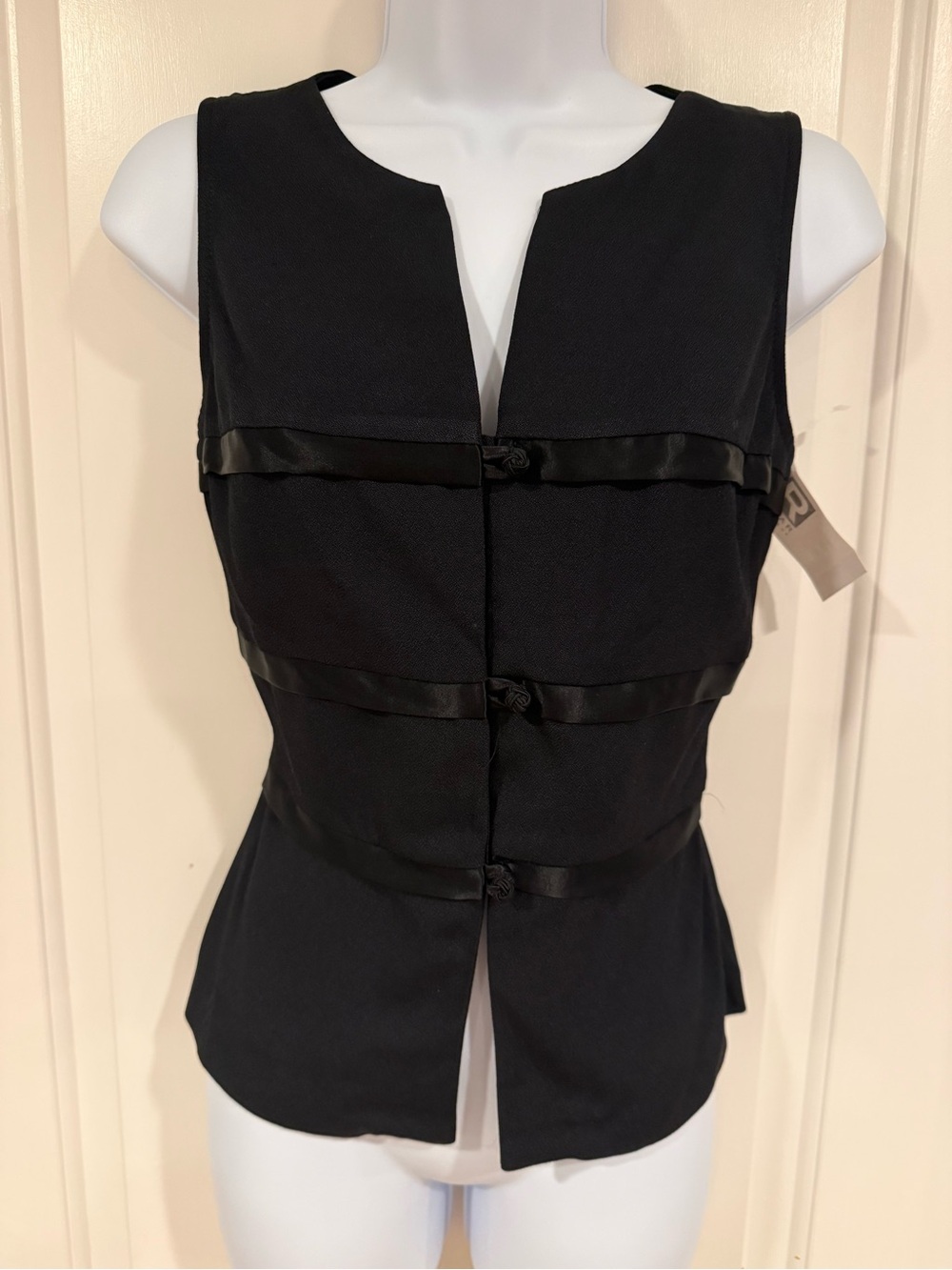 Rampage Black Sleeveless Knot-Front Tank Top